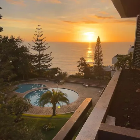 Sunset Paradise, Funchal: Sounds Of The Sea Funchal (Madeira)